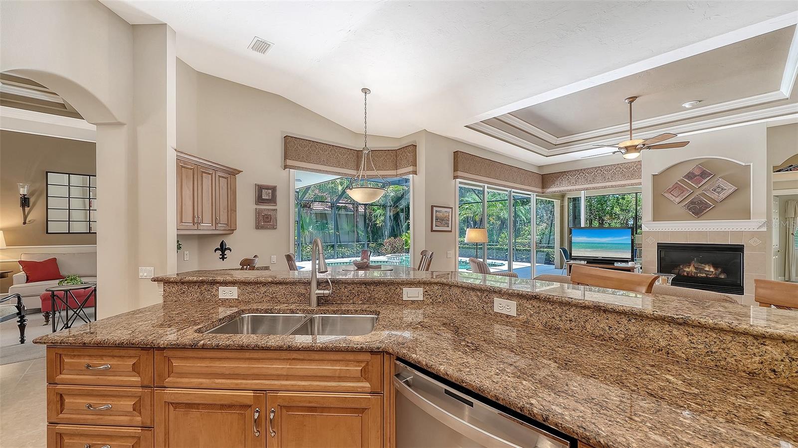7507 ABBEY GLN, BRADENTON, FL, 34202