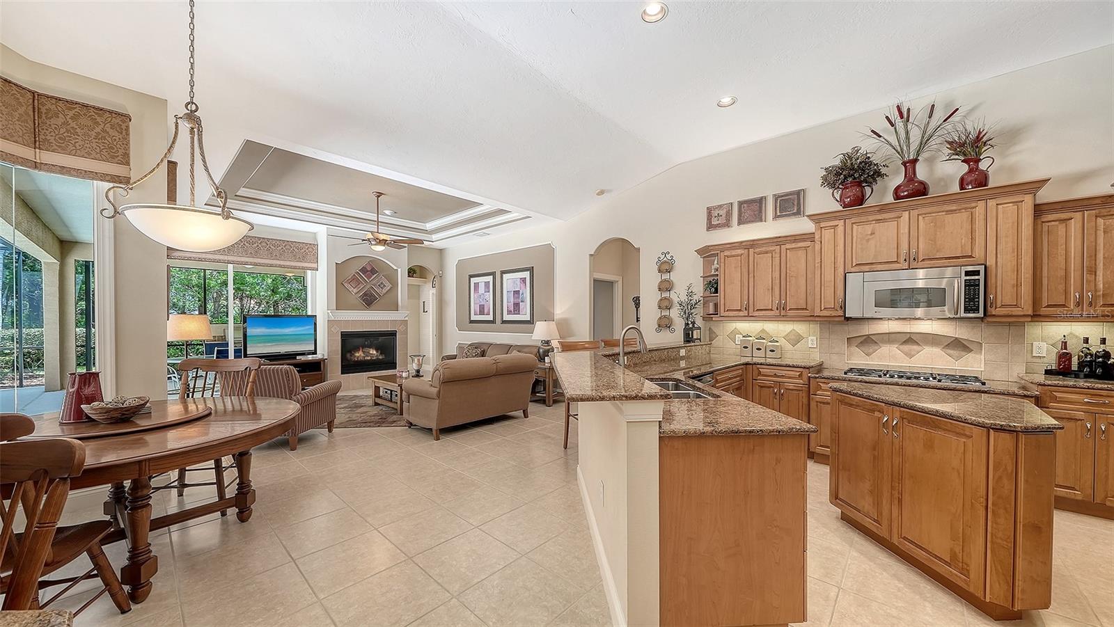 7507 ABBEY GLN, BRADENTON, FL, 34202