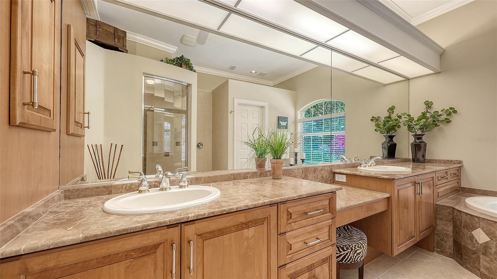 7507 ABBEY GLN, BRADENTON, FL, 34202