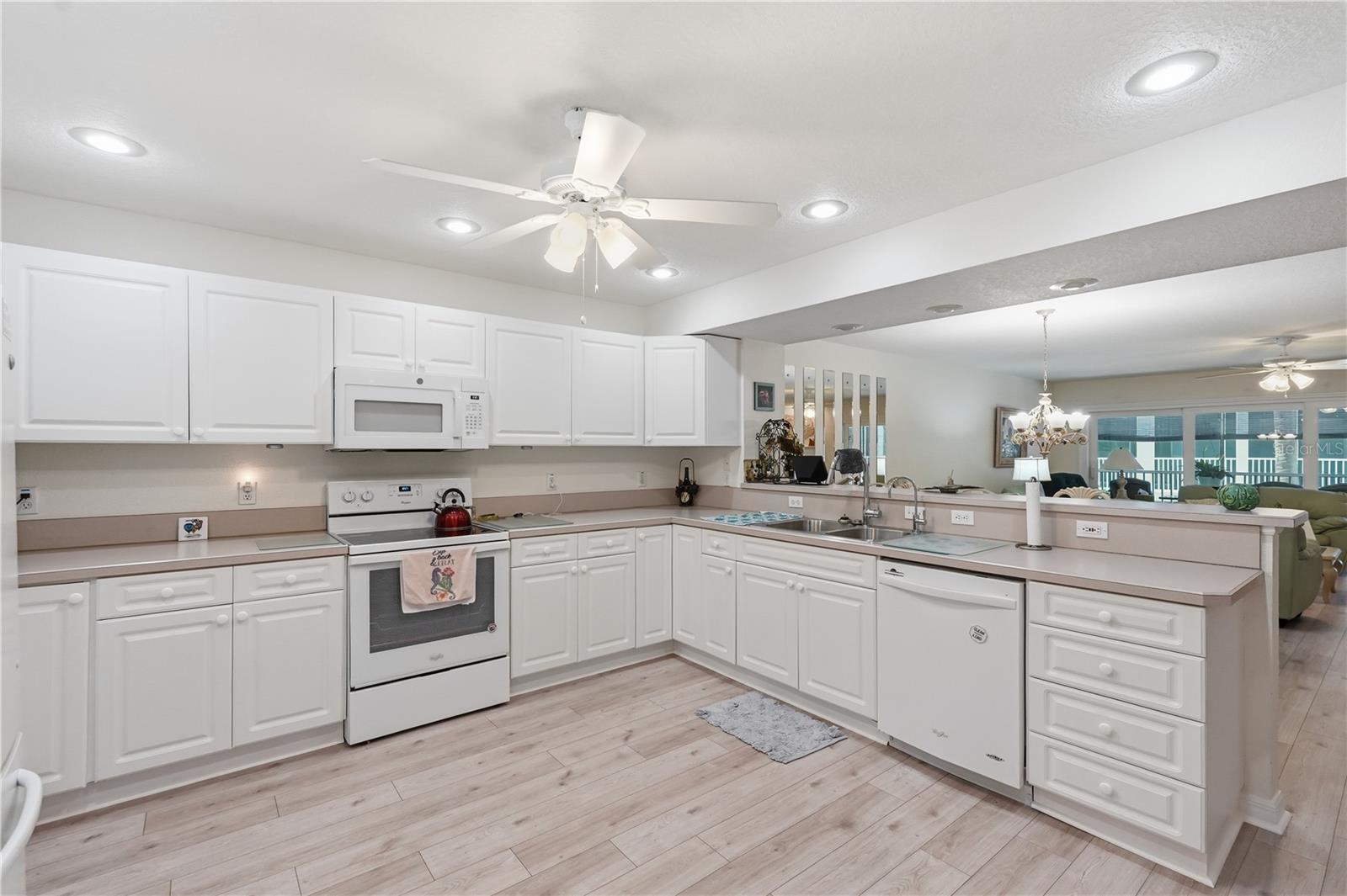 545 PINELLAS BAYWAY S #302, ST PETERSBURG, FL, 33715