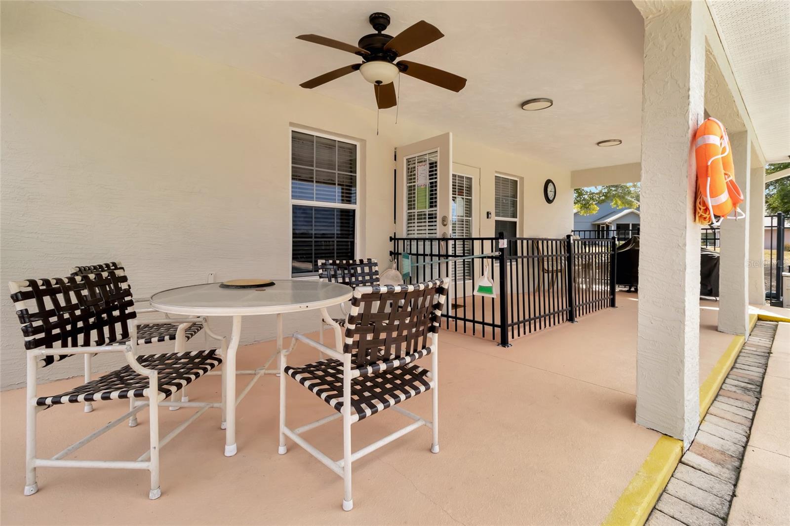 106 FAIRWAY CIR, UMATILLA, FL, 32784