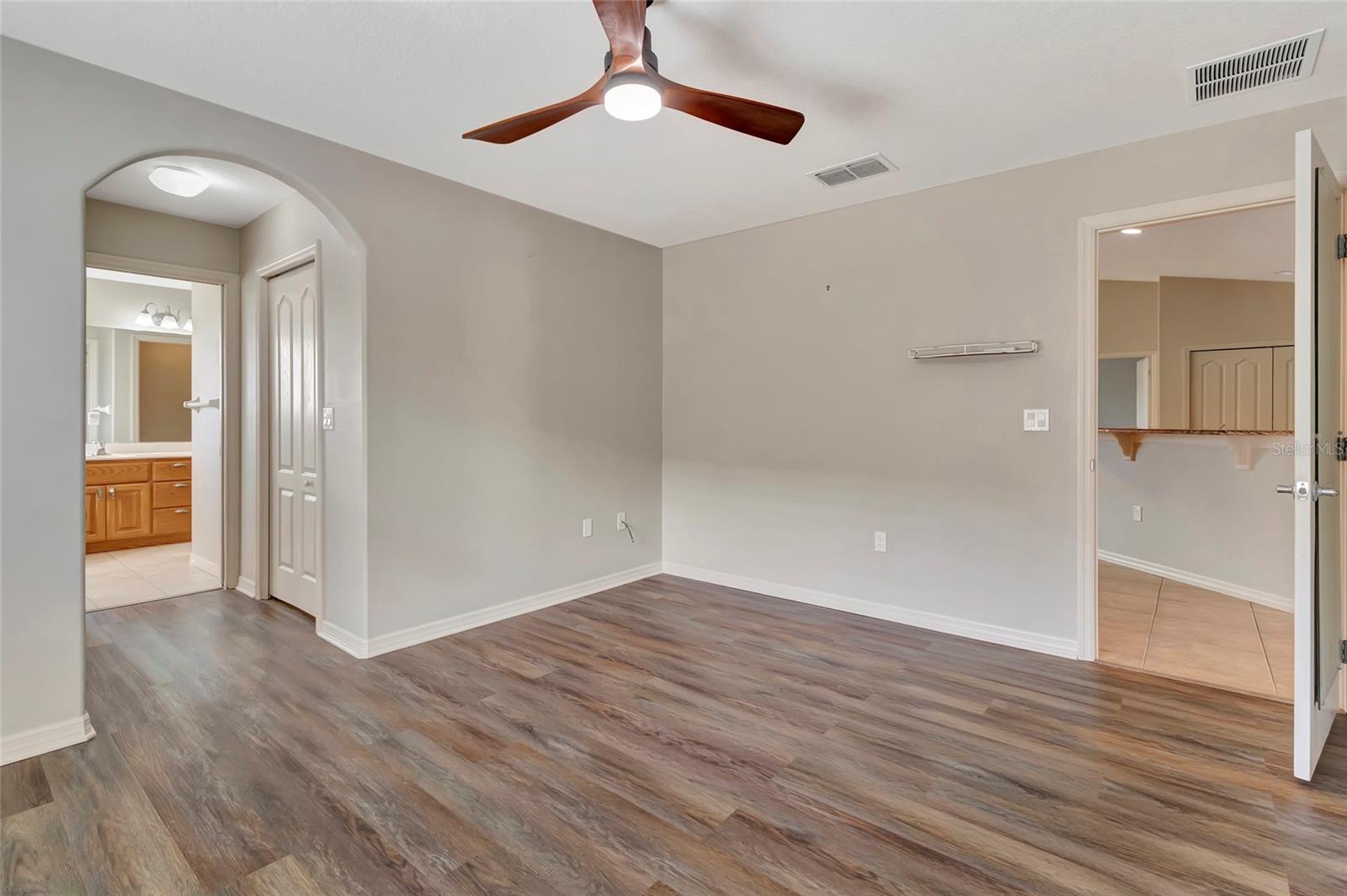 106 FAIRWAY CIR, UMATILLA, FL, 32784