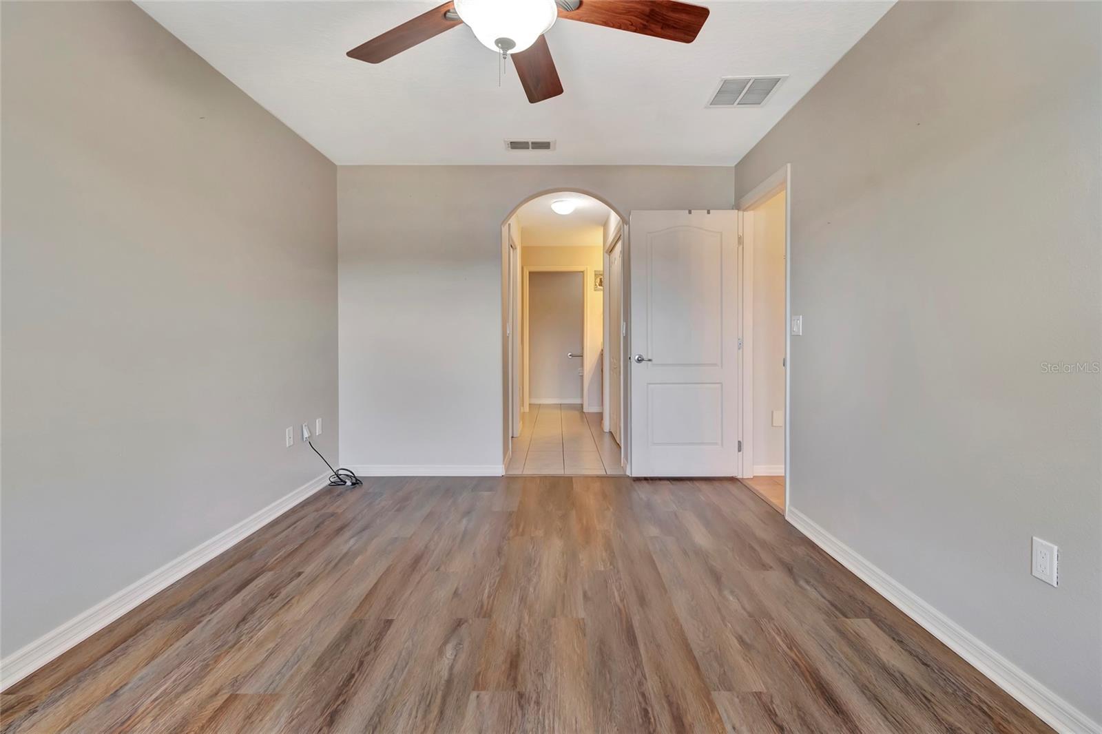 106 FAIRWAY CIR, UMATILLA, FL, 32784