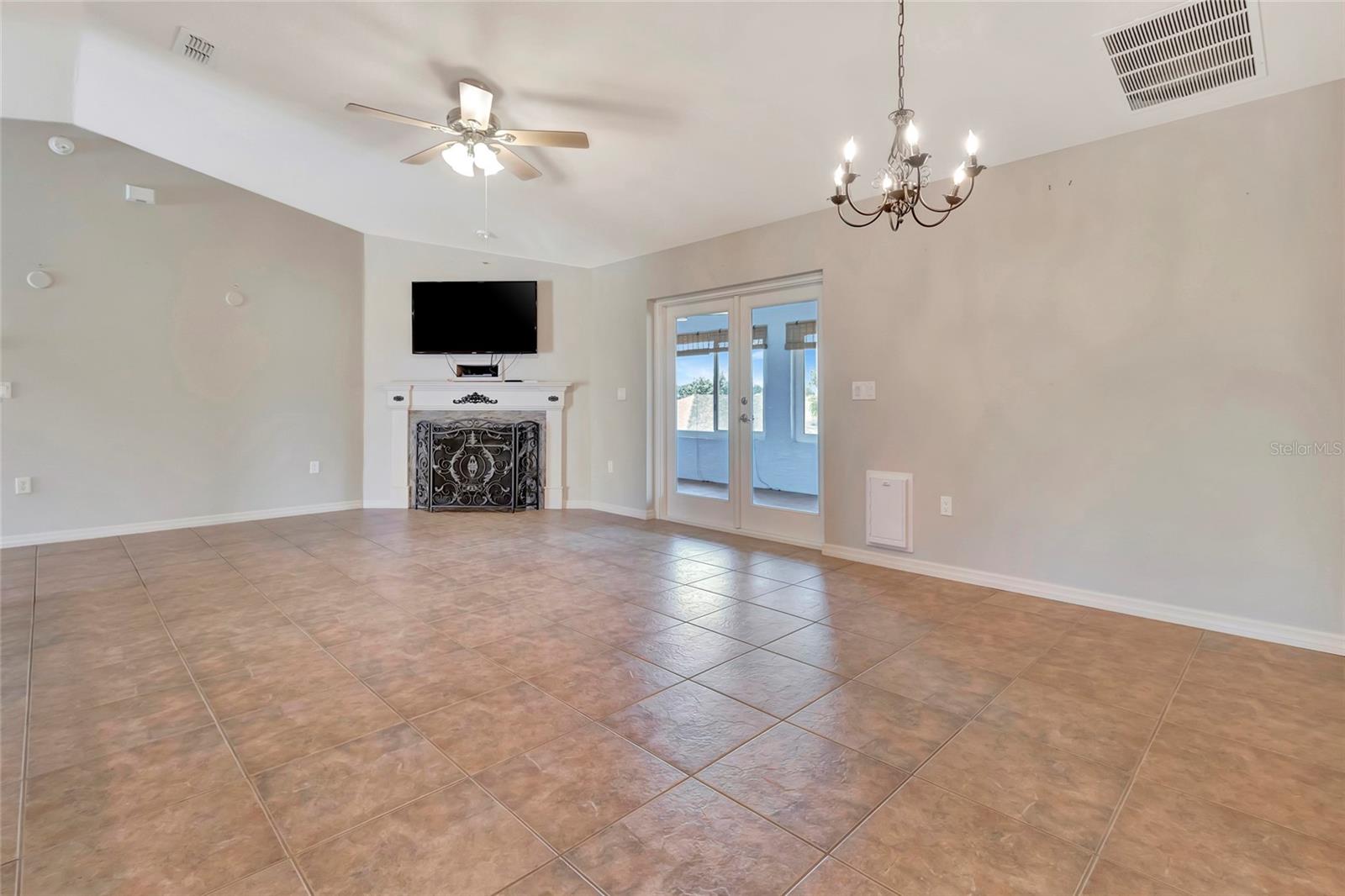 106 FAIRWAY CIR, UMATILLA, FL, 32784