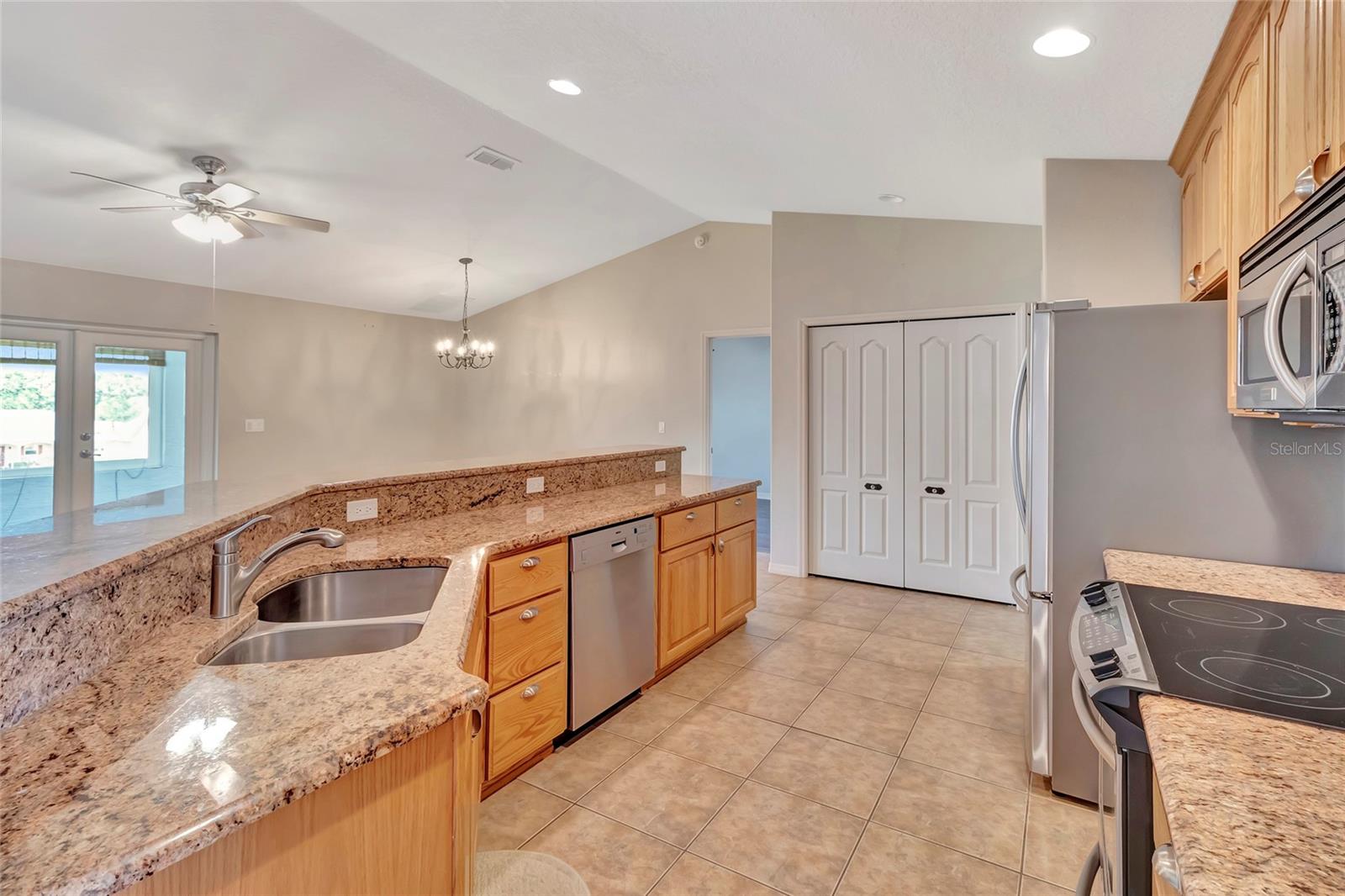 106 FAIRWAY CIR, UMATILLA, FL, 32784