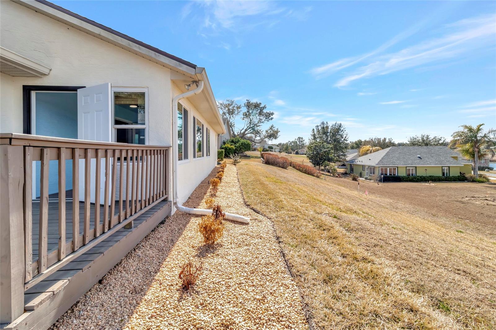 106 FAIRWAY CIR, UMATILLA, FL, 32784
