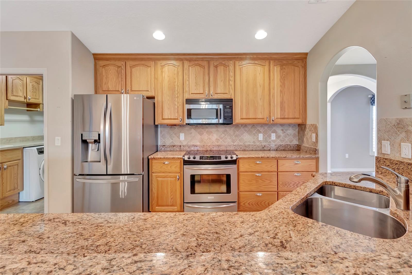 106 FAIRWAY CIR, UMATILLA, FL, 32784