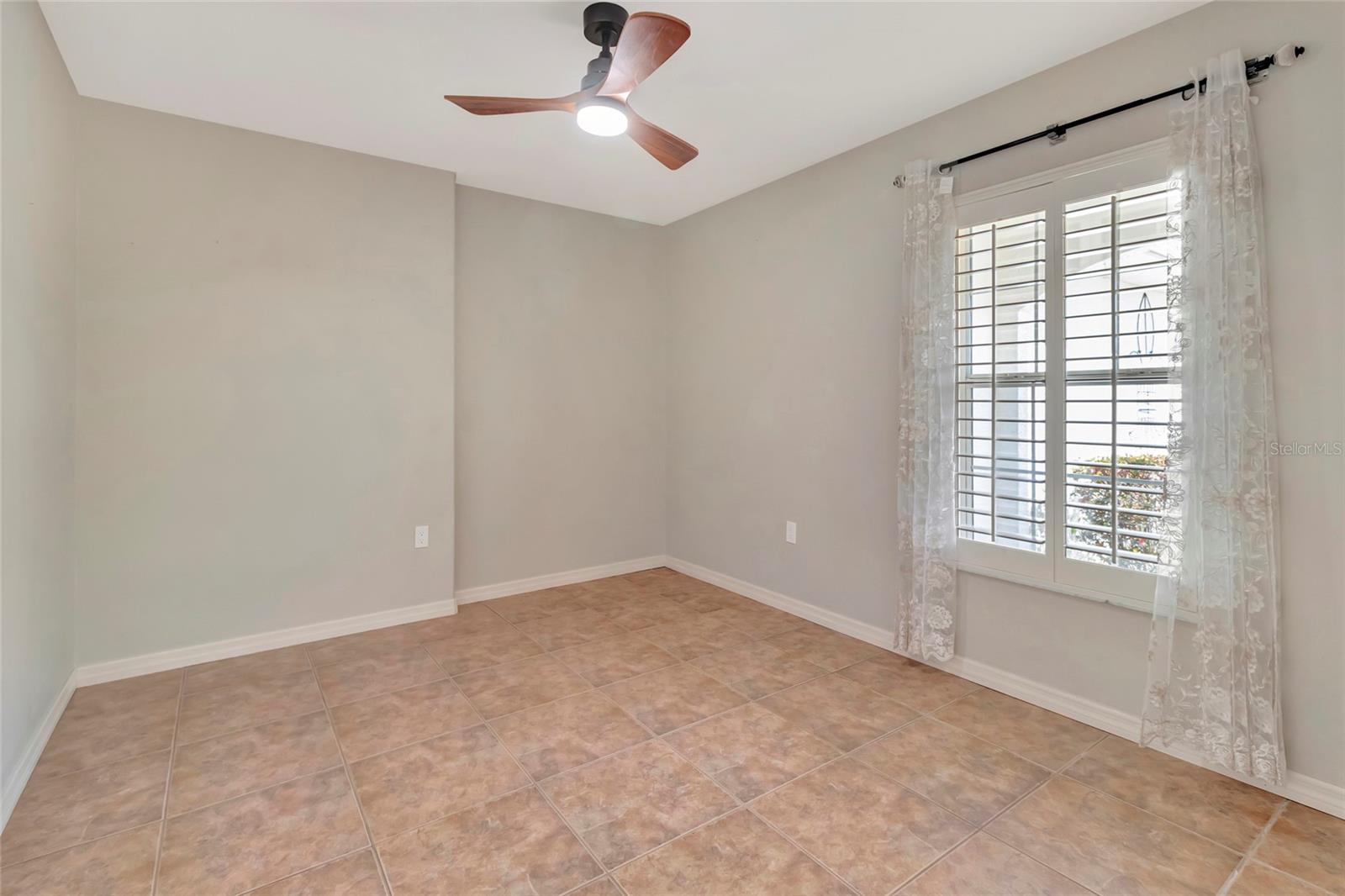 106 FAIRWAY CIR, UMATILLA, FL, 32784