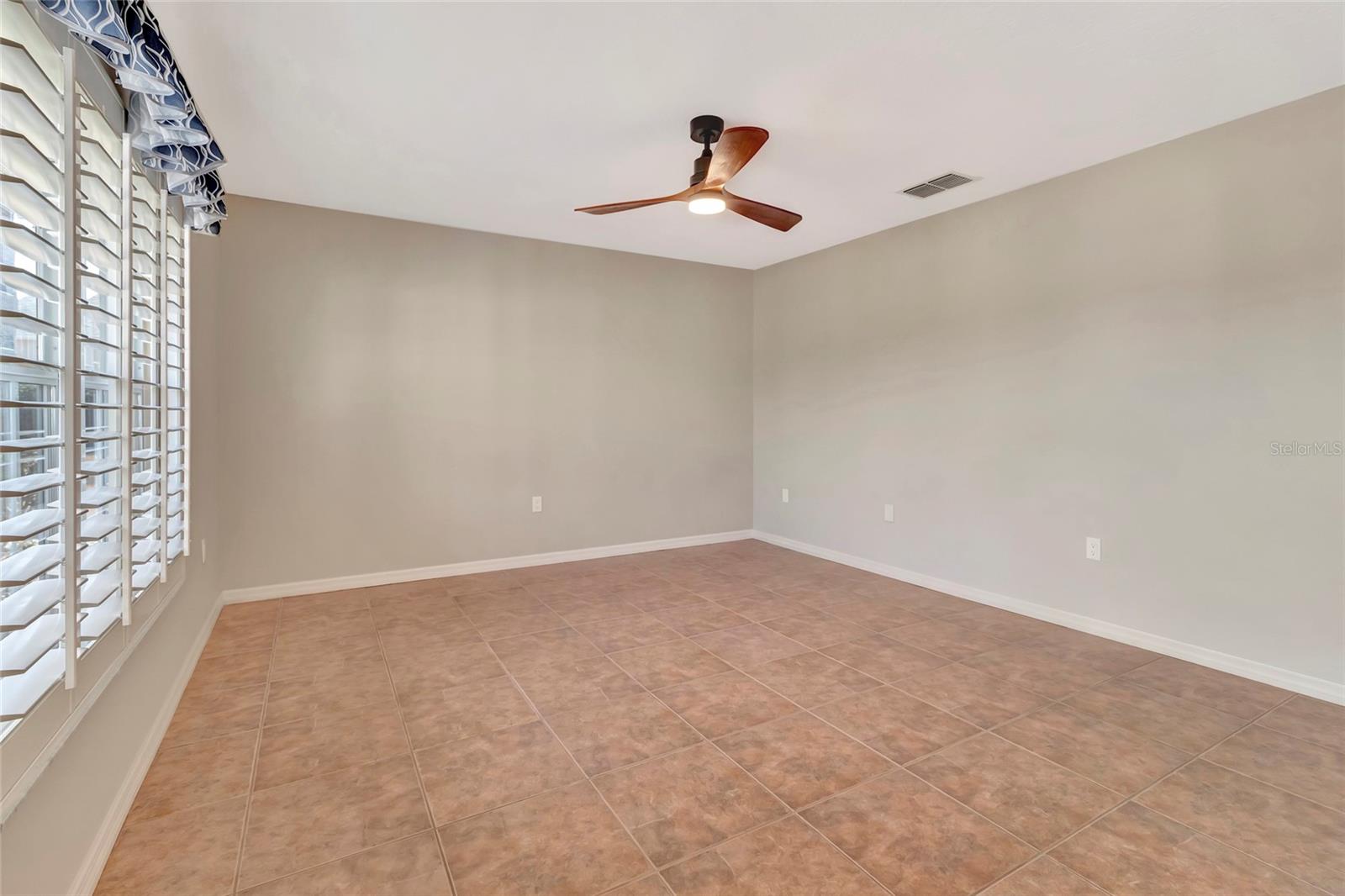 106 FAIRWAY CIR, UMATILLA, FL, 32784