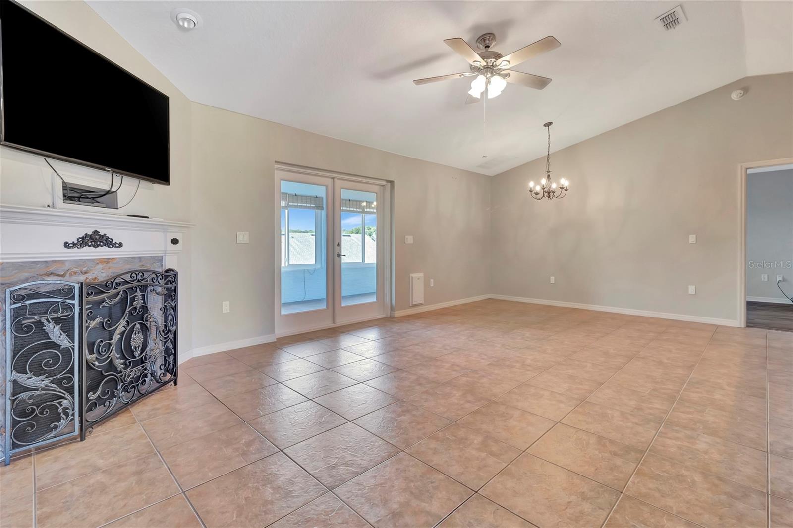 106 FAIRWAY CIR, UMATILLA, FL, 32784