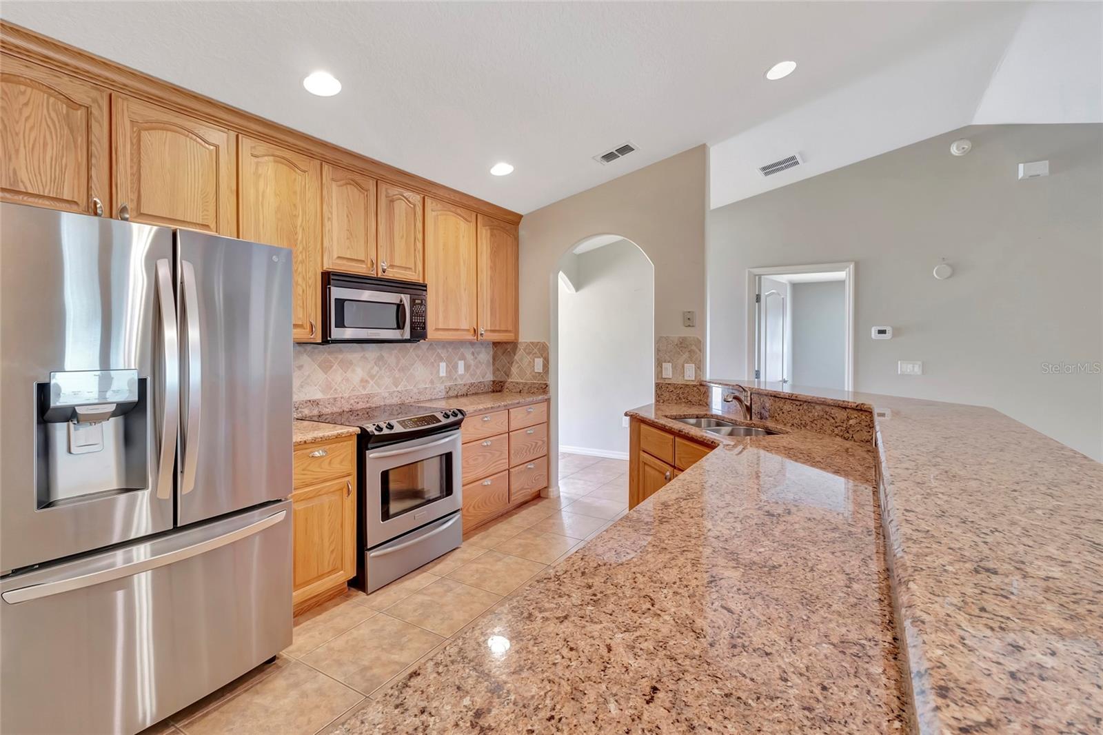 106 FAIRWAY CIR, UMATILLA, FL, 32784