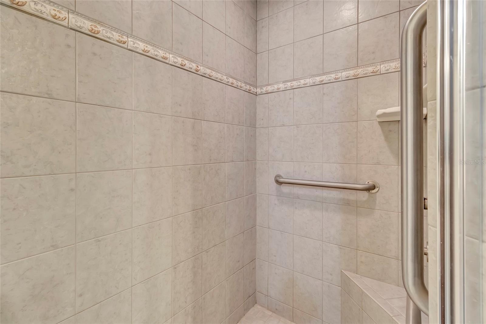 106 FAIRWAY CIR, UMATILLA, FL, 32784