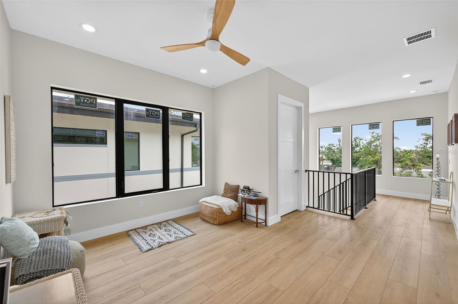 1935 SHORE ACRES BLVD NE, ST PETERSBURG, FL, 33703