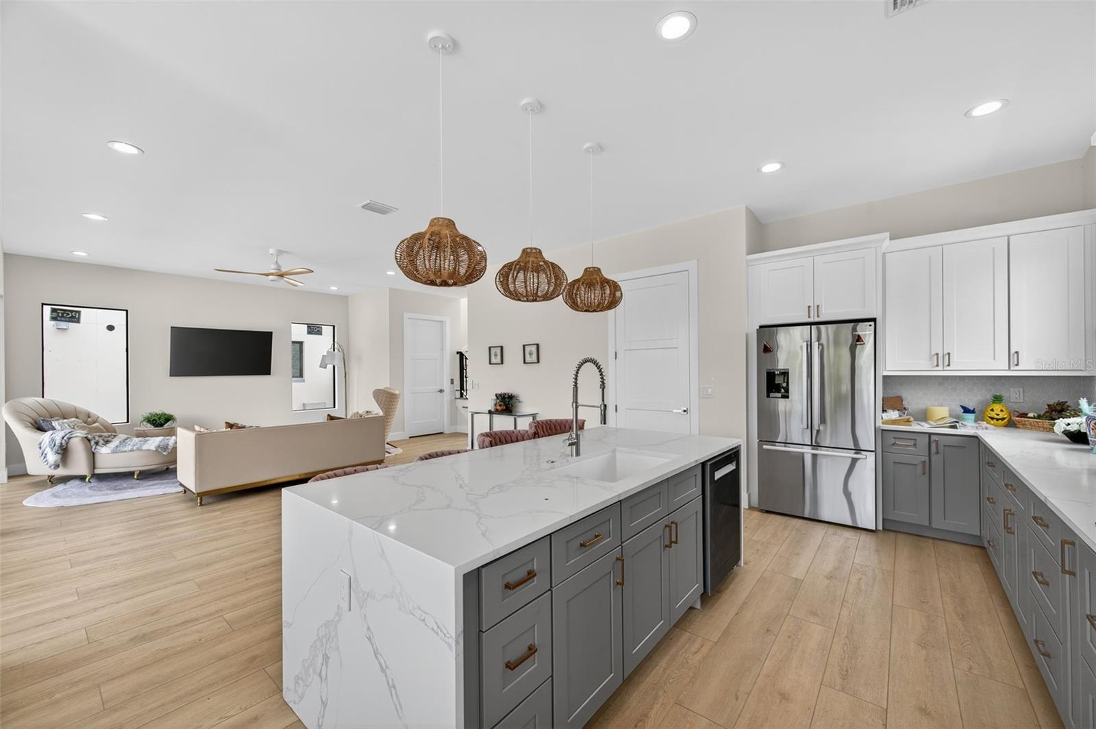 1935 SHORE ACRES BLVD NE, ST PETERSBURG, FL, 33703