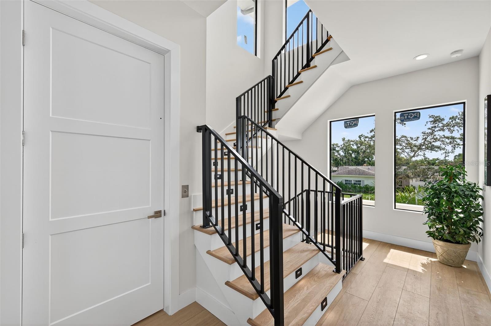 1935 SHORE ACRES BLVD NE, ST PETERSBURG, FL, 33703