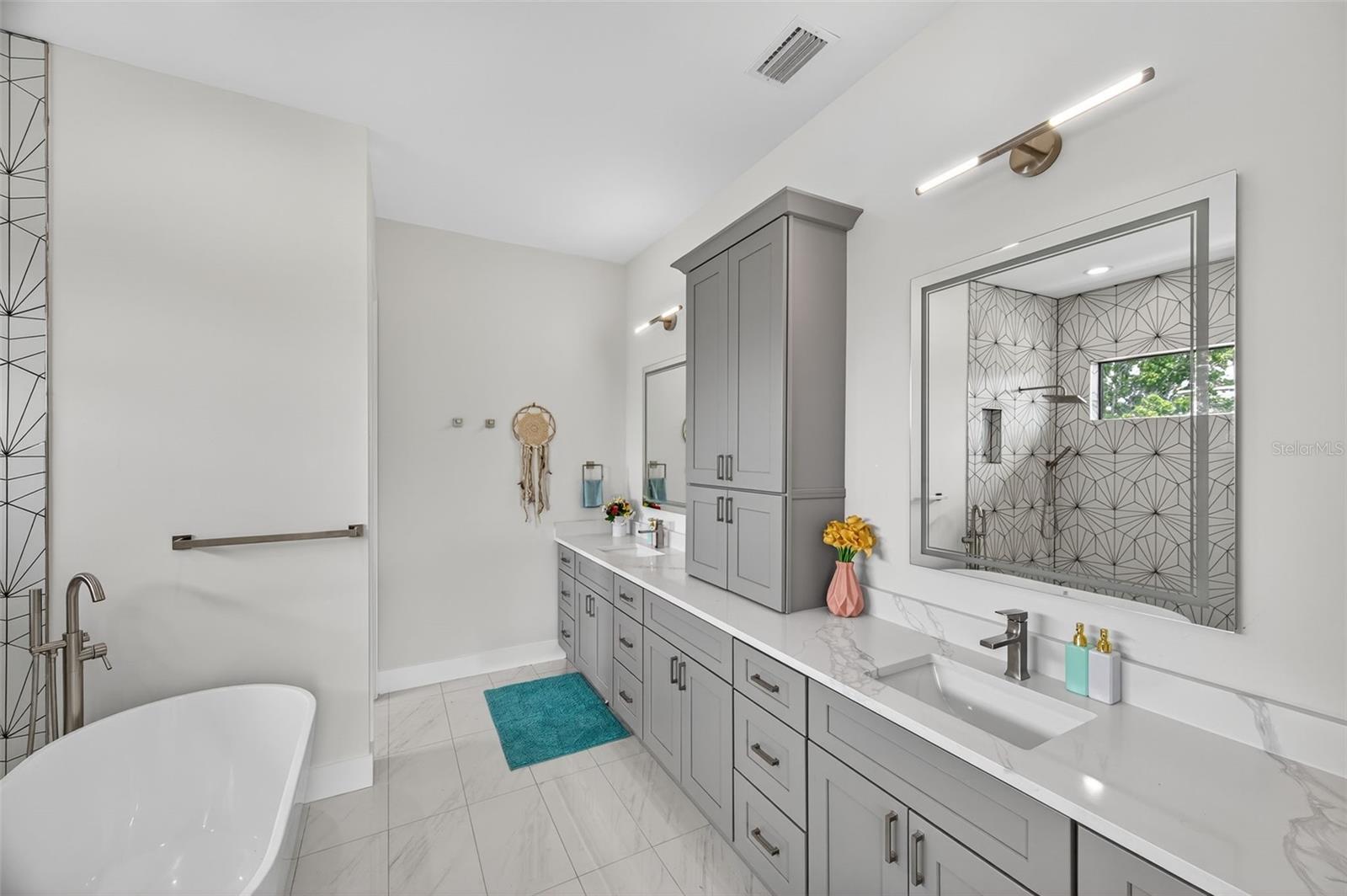 1935 SHORE ACRES BLVD NE, ST PETERSBURG, FL, 33703