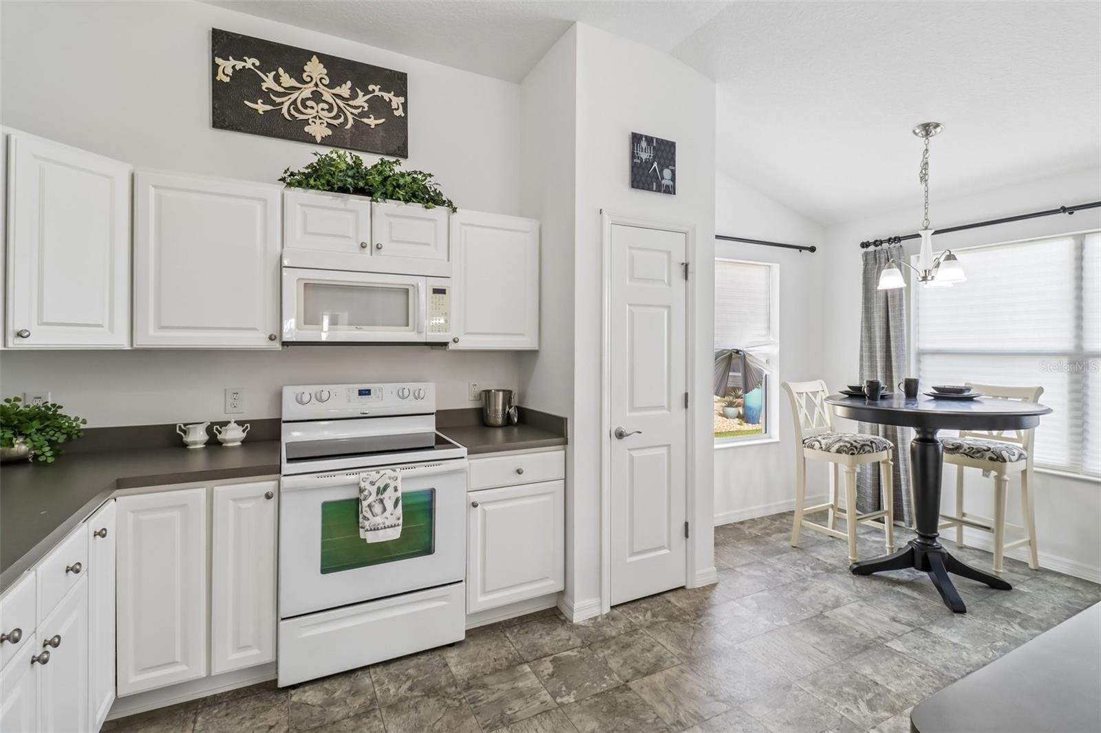 2408 CARRIAGE HILL WAY, THE VILLAGES, FL, 32162