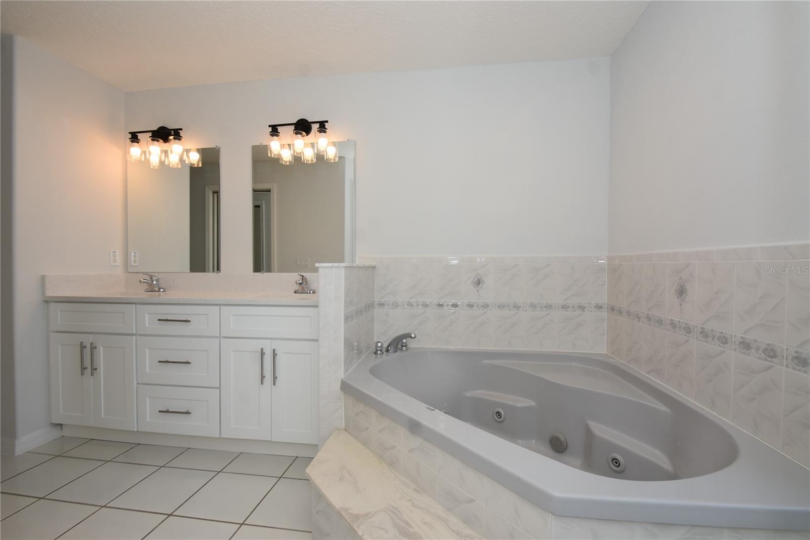 17 WHITE HALL DR, PALM COAST, FL, 32164