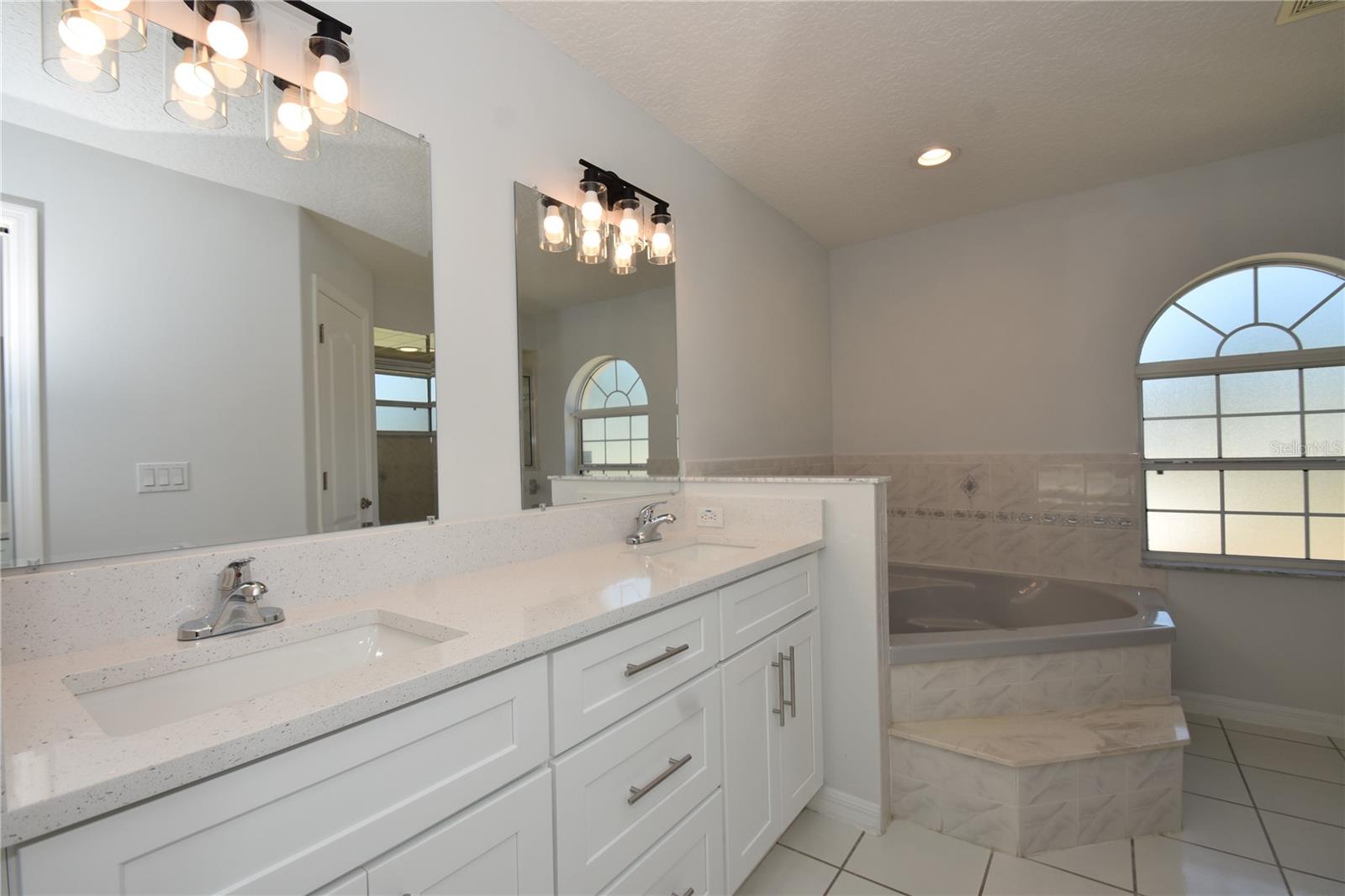 17 WHITE HALL DR, PALM COAST, FL, 32164