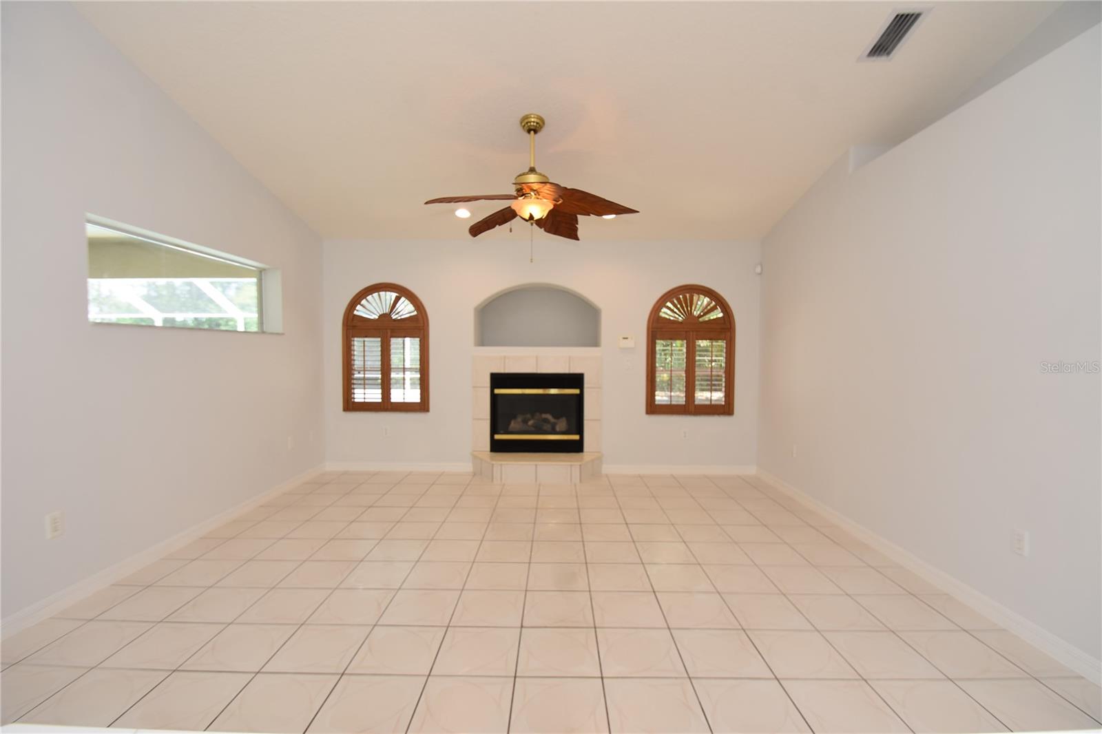 17 WHITE HALL DR, PALM COAST, FL, 32164