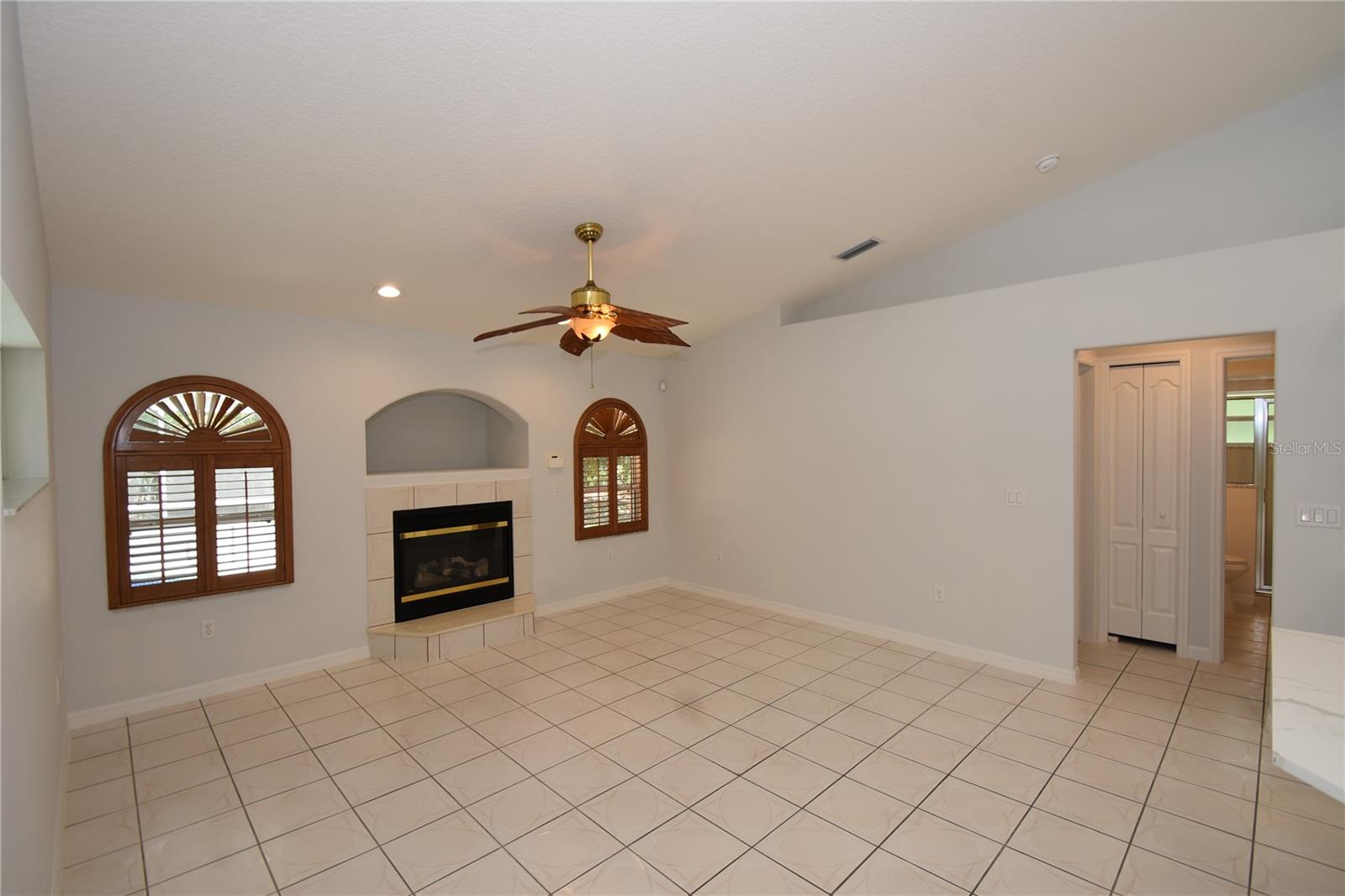 17 WHITE HALL DR, PALM COAST, FL, 32164