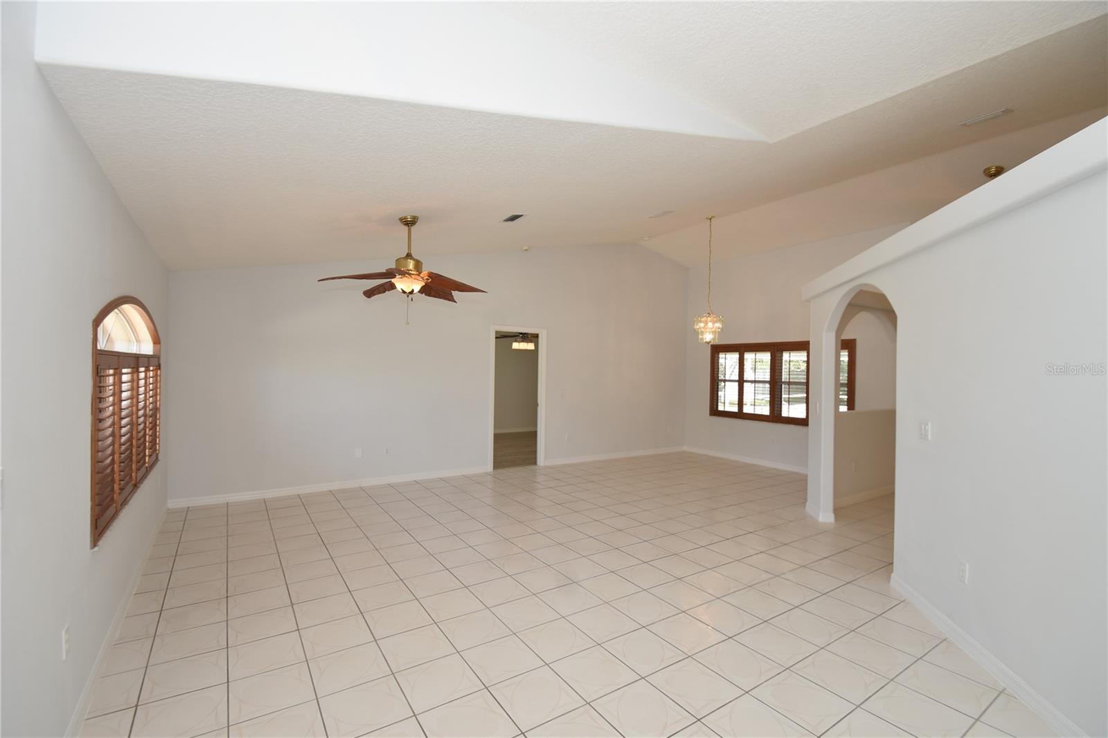 17 WHITE HALL DR, PALM COAST, FL, 32164