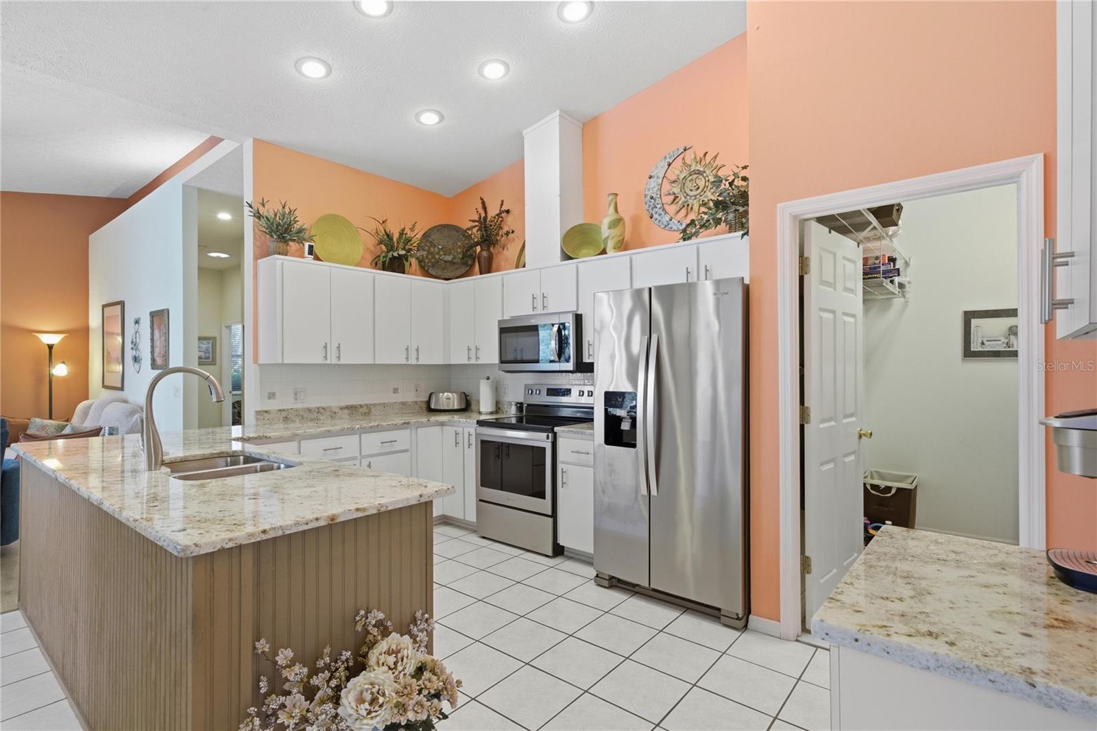 8204 E FAIRWAY LOOP, INVERNESS, FL, 34450