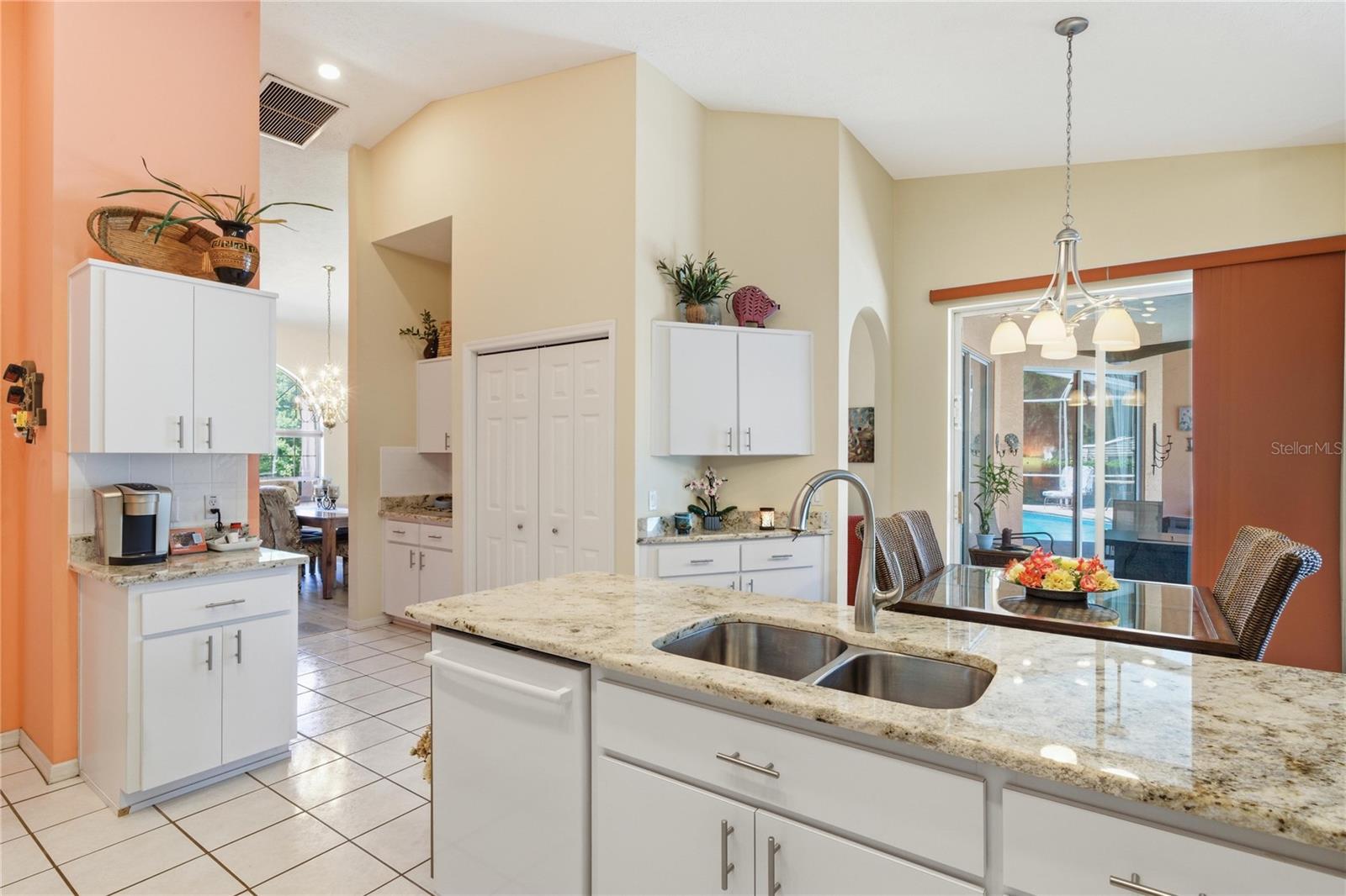 8204 E FAIRWAY LOOP, INVERNESS, FL, 34450