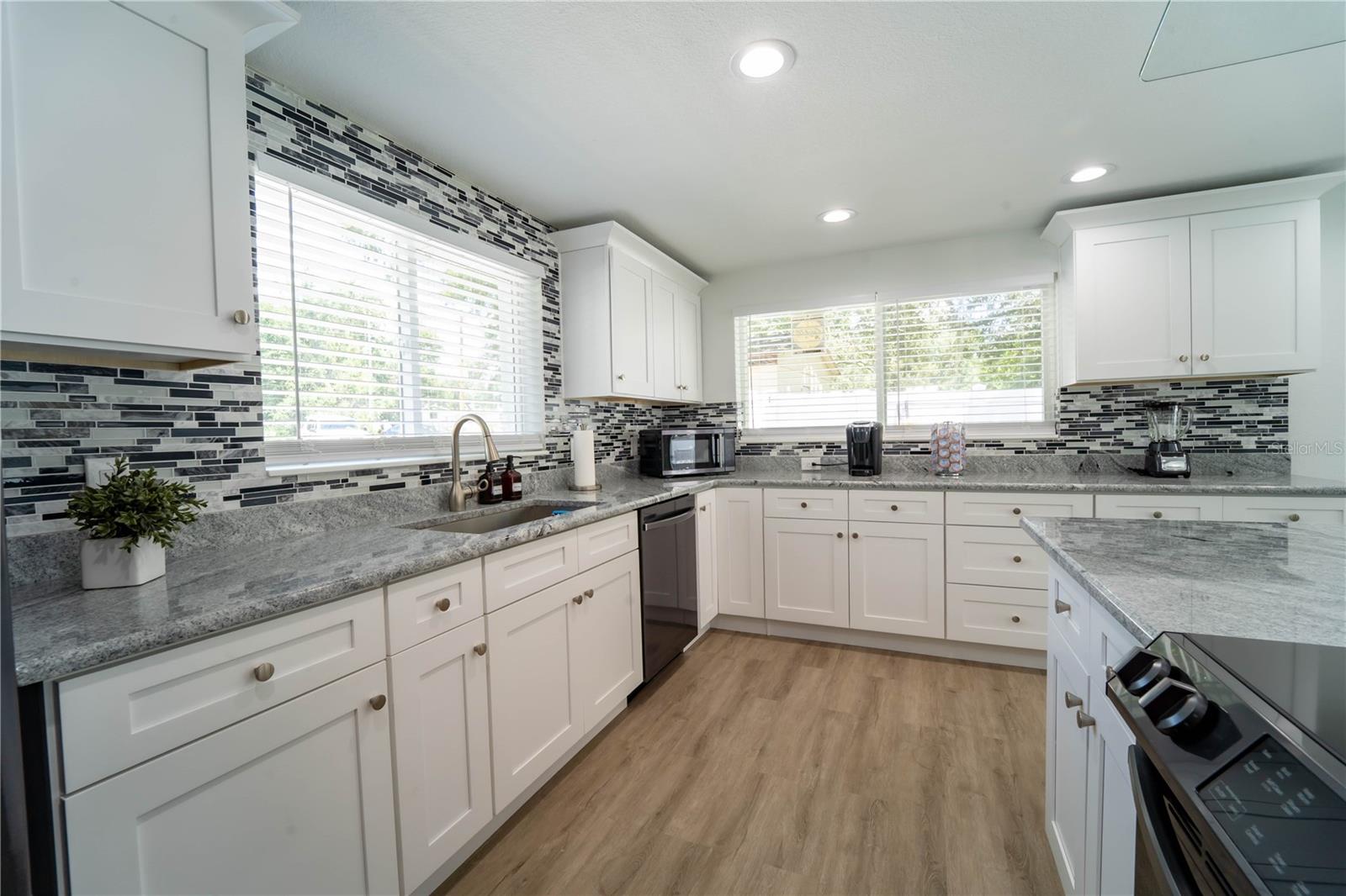 39352 COUNTY ROAD 54, ZEPHYRHILLS, FL, 33542