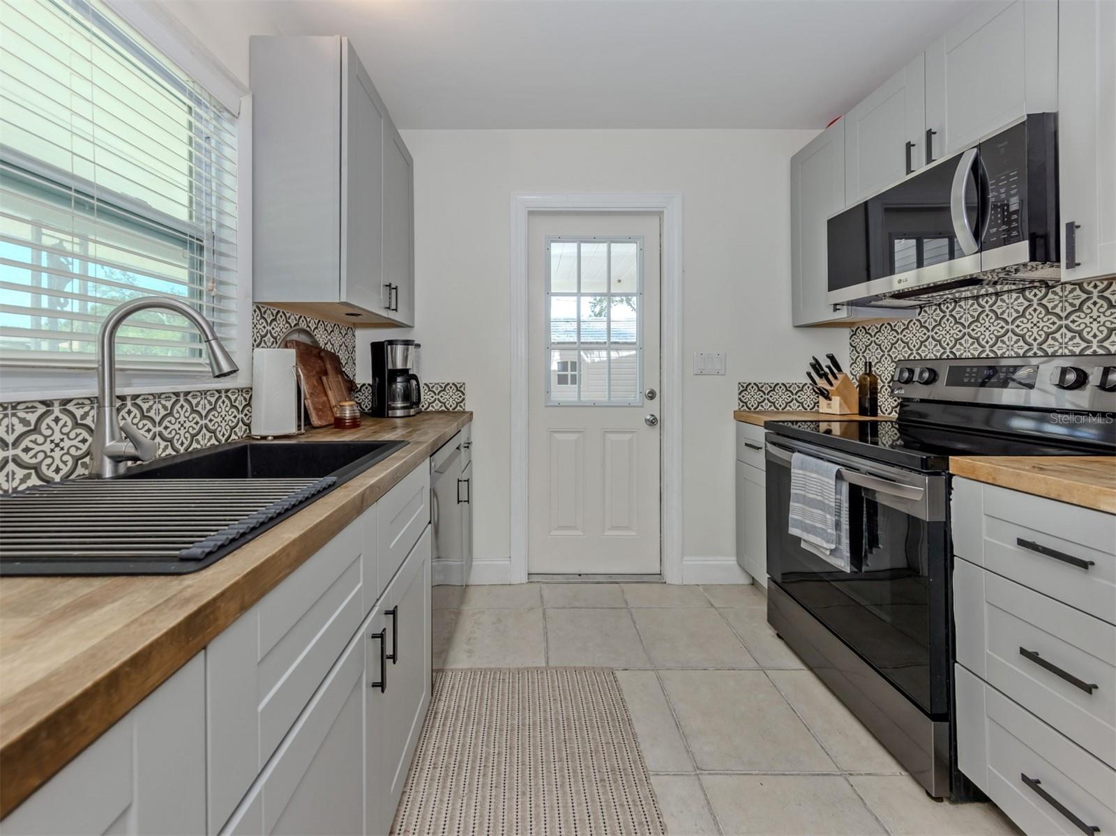 929 CYPRESS AVE, VENICE, FL, 34285