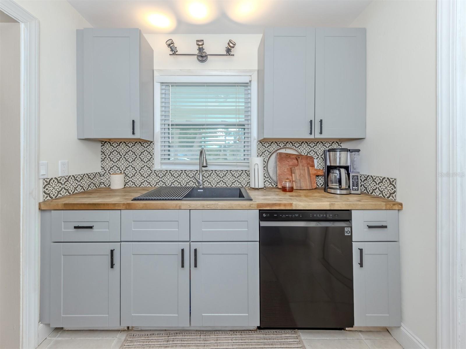929 CYPRESS AVE, VENICE, FL, 34285