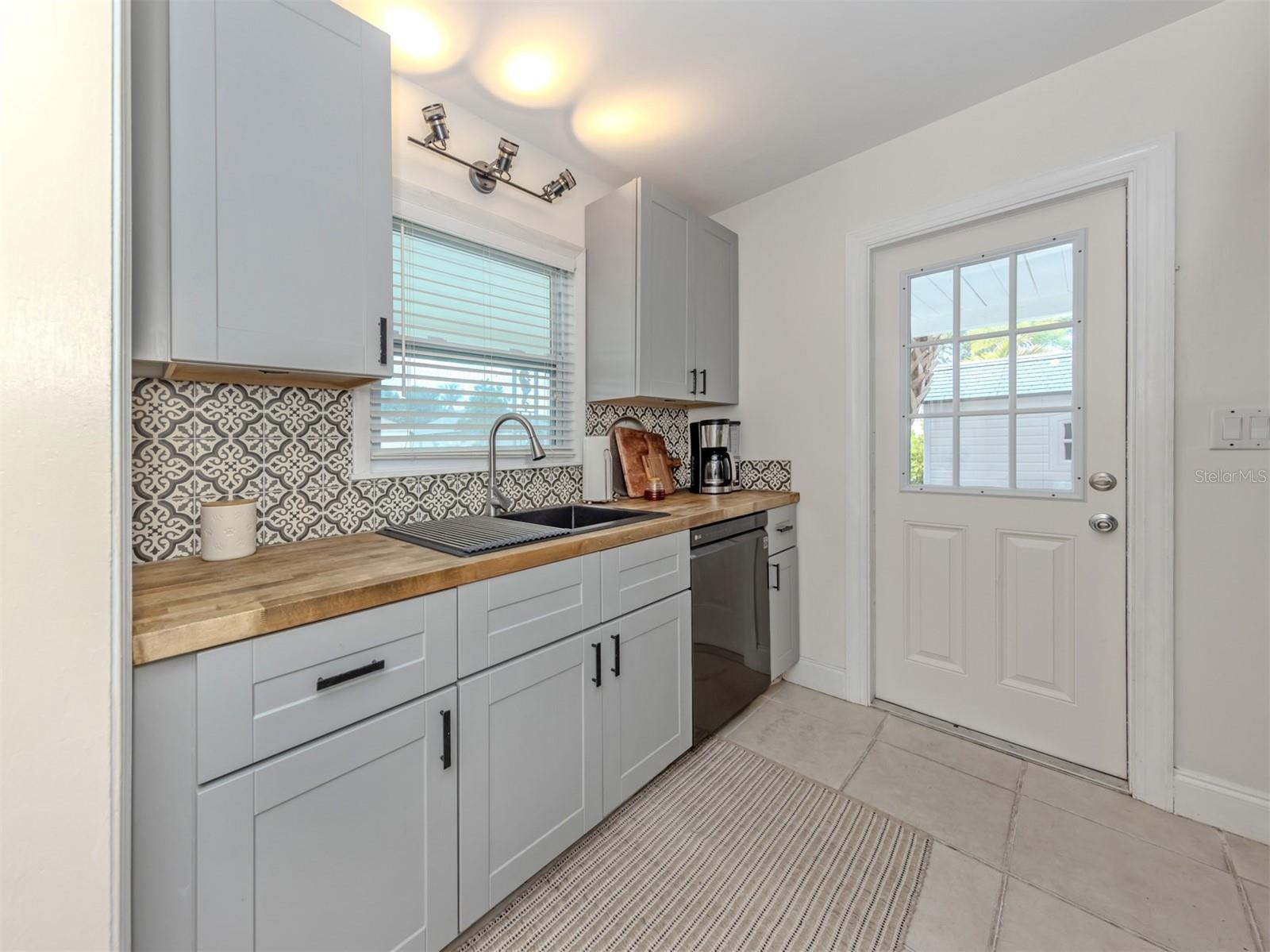 929 CYPRESS AVE, VENICE, FL, 34285