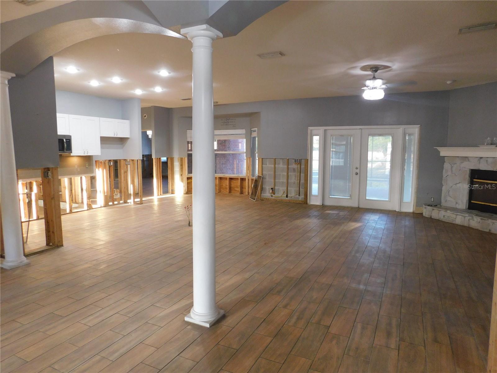 2525 N VALRICO RD, SEFFNER, FL, 33584