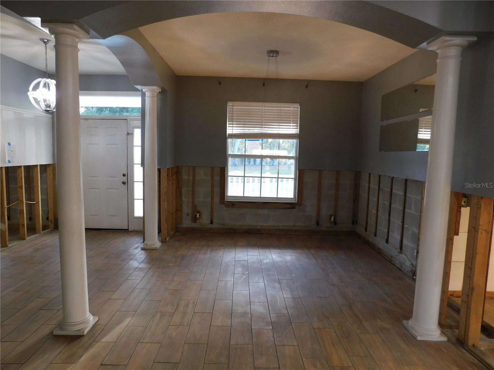 2525 N VALRICO RD, SEFFNER, FL, 33584