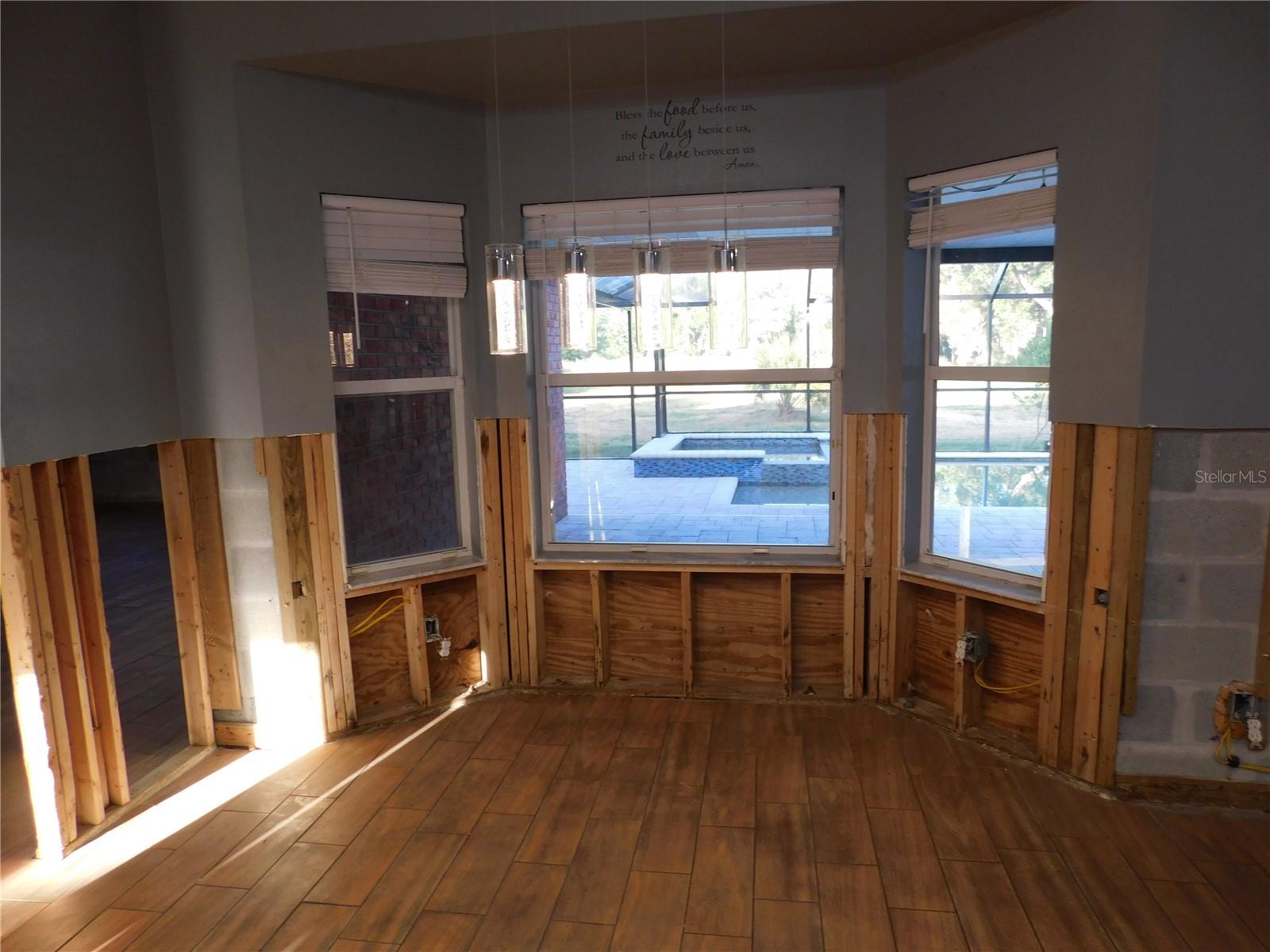 2525 N VALRICO RD, SEFFNER, FL, 33584