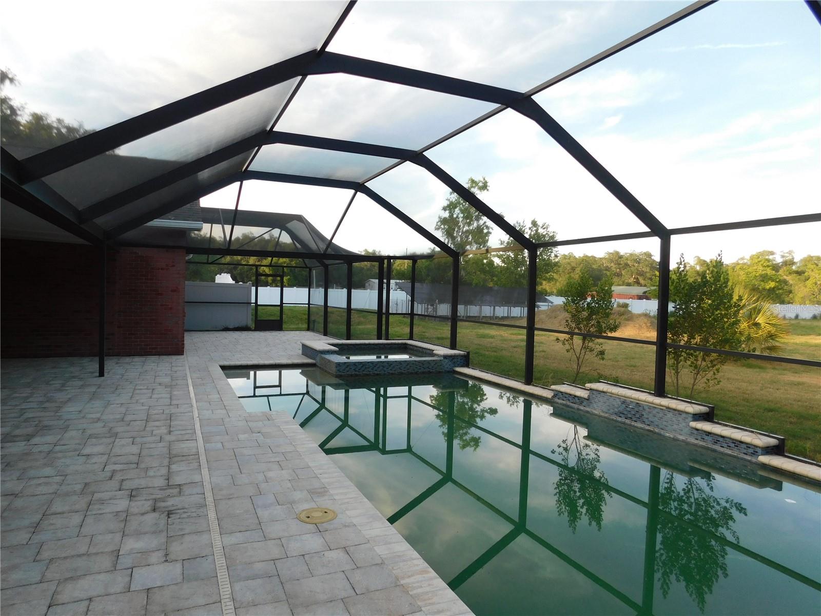 2525 N VALRICO RD, SEFFNER, FL, 33584