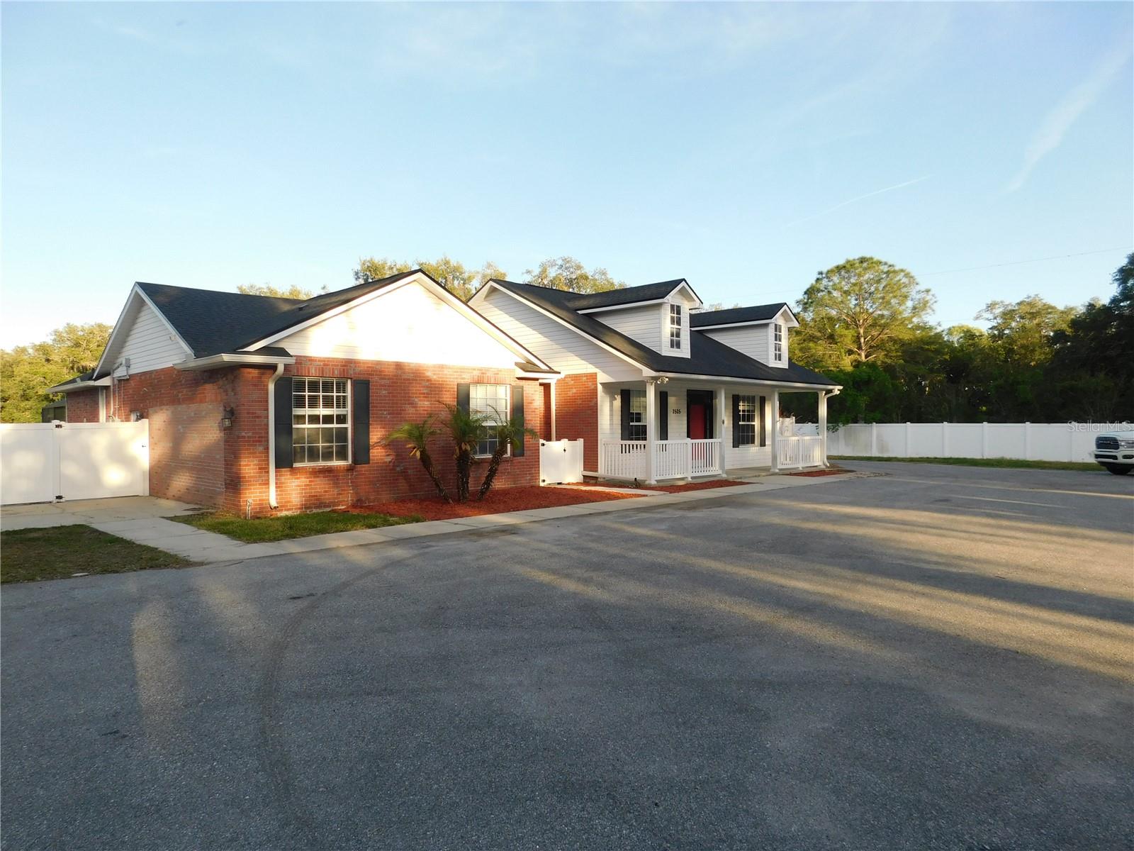 2525 N VALRICO RD, SEFFNER, FL, 33584