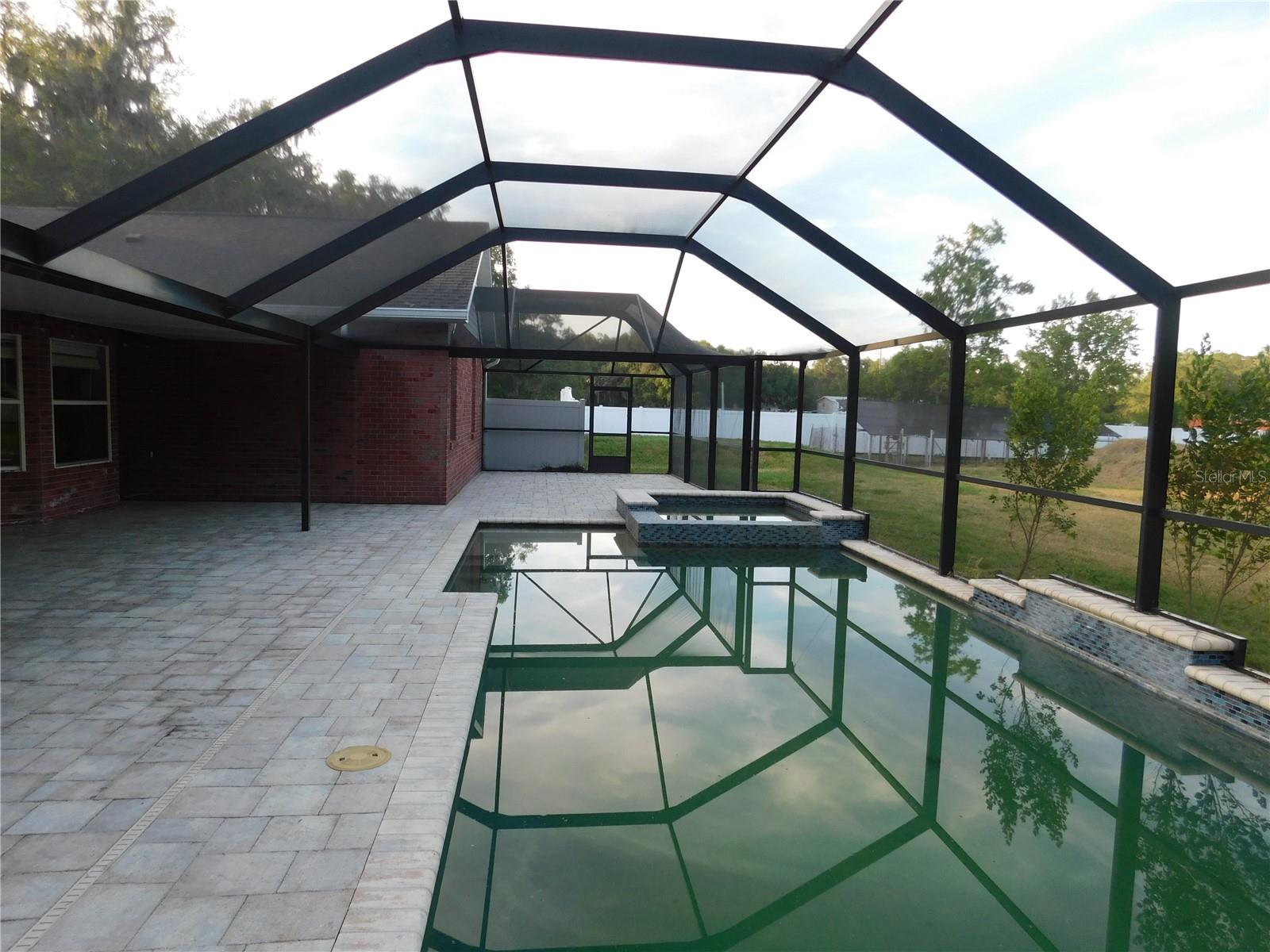 2525 N VALRICO RD, SEFFNER, FL, 33584