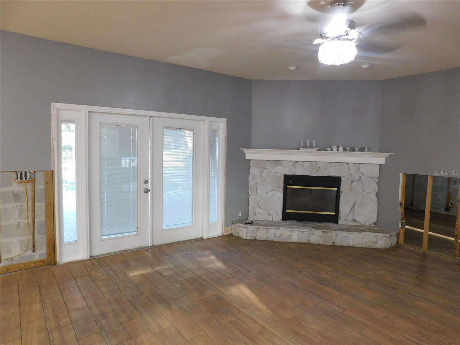 2525 N VALRICO RD, SEFFNER, FL, 33584