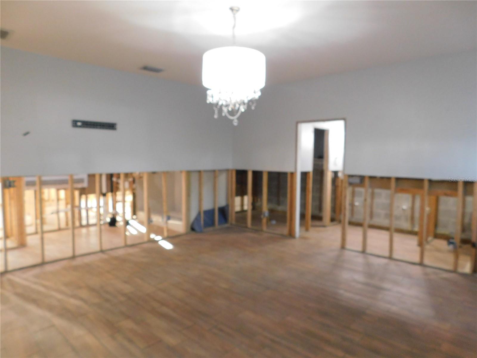 2525 N VALRICO RD, SEFFNER, FL, 33584