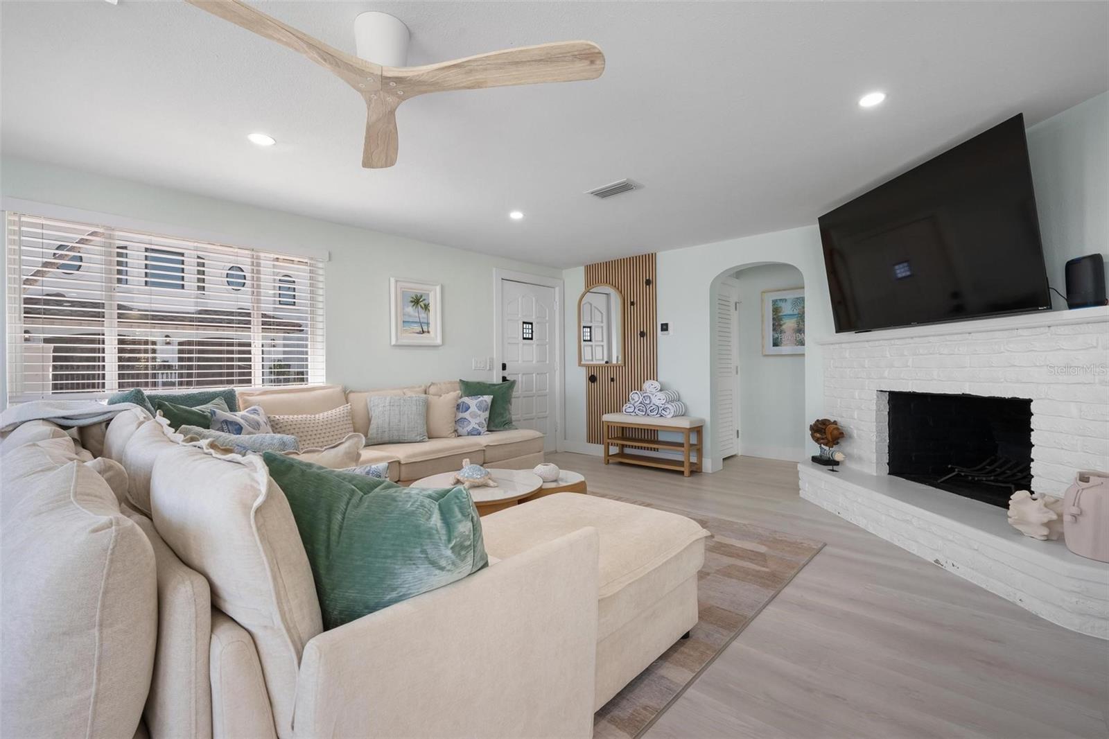 118 9TH ST N, BRADENTON BEACH, FL, 34217