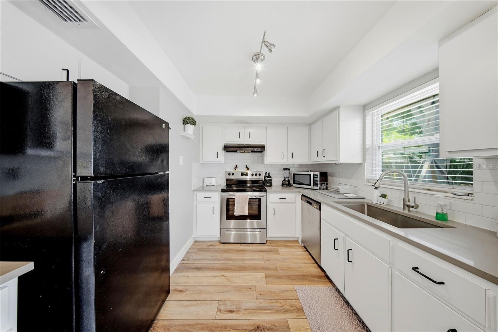 7976 SHADOW RUN DR, LARGO, FL, 33773