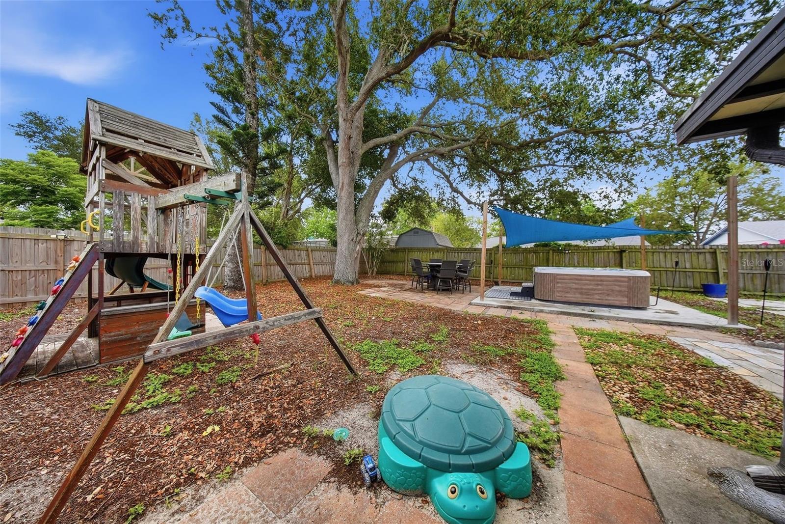 7976 SHADOW RUN DR, LARGO, FL, 33773