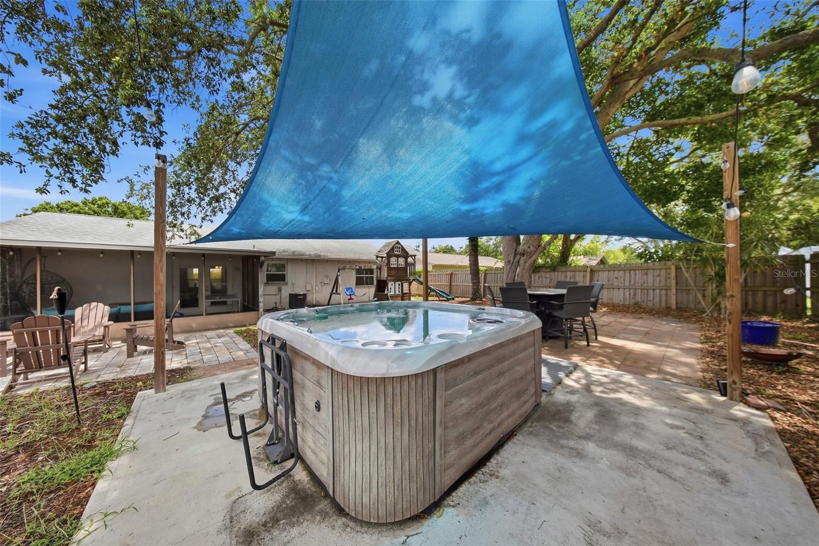 7976 SHADOW RUN DR, LARGO, FL, 33773
