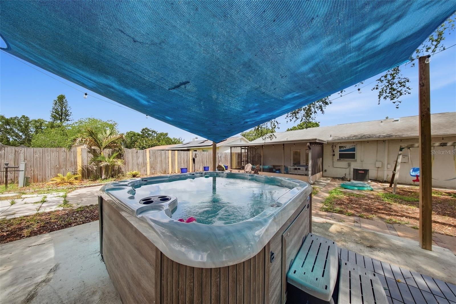 7976 SHADOW RUN DR, LARGO, FL, 33773