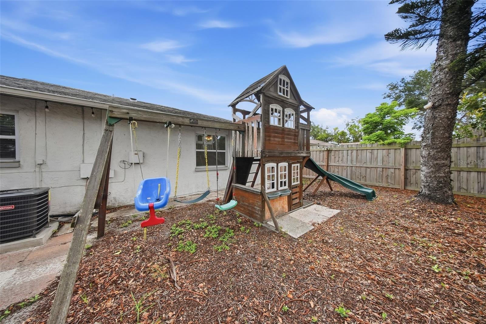 7976 SHADOW RUN DR, LARGO, FL, 33773