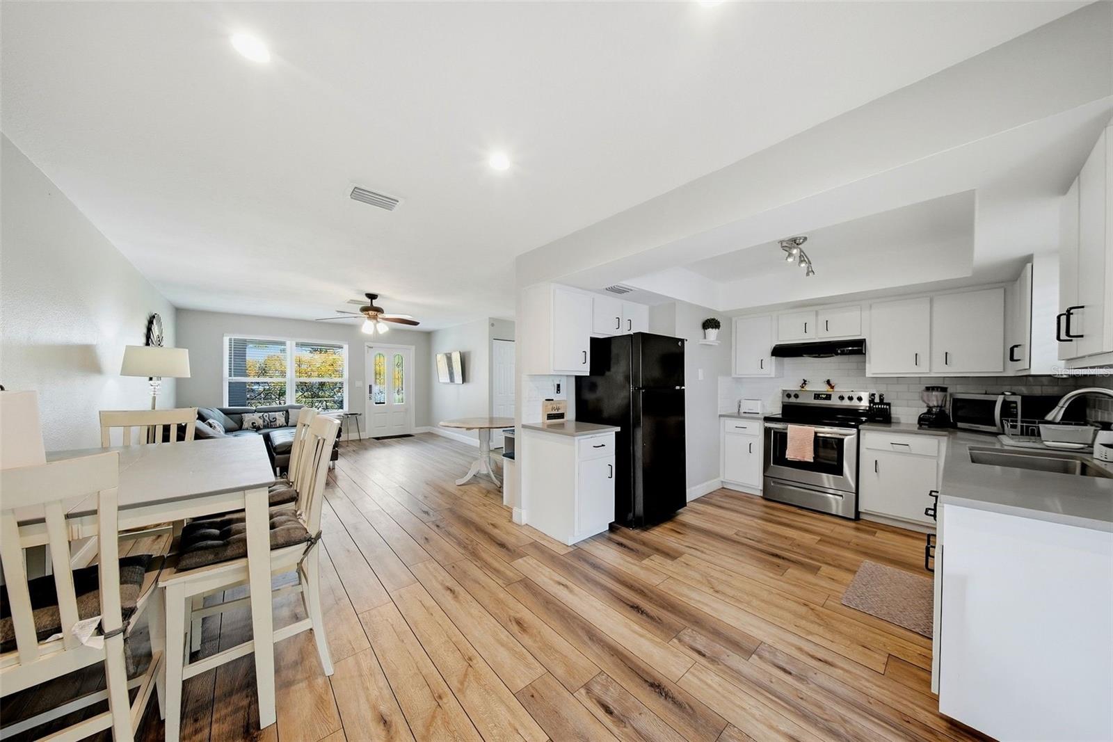 7976 SHADOW RUN DR, LARGO, FL, 33773