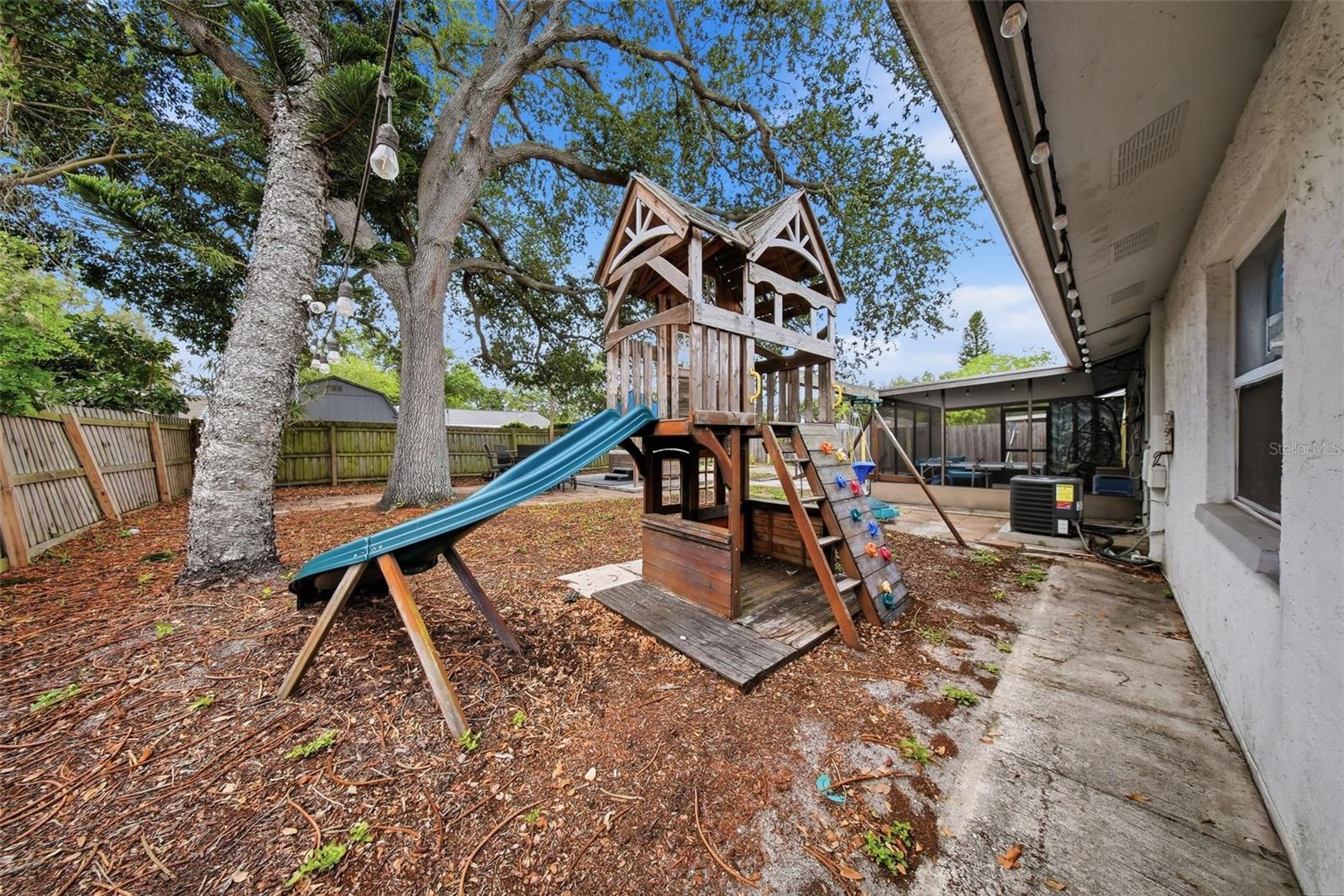 7976 SHADOW RUN DR, LARGO, FL, 33773