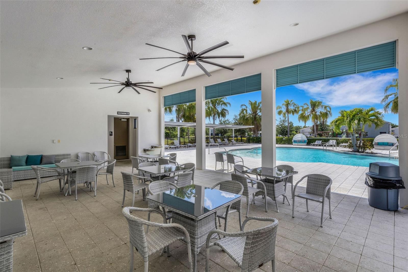11610 WOODLEAF DR, LAKEWOOD RANCH, FL, 34211