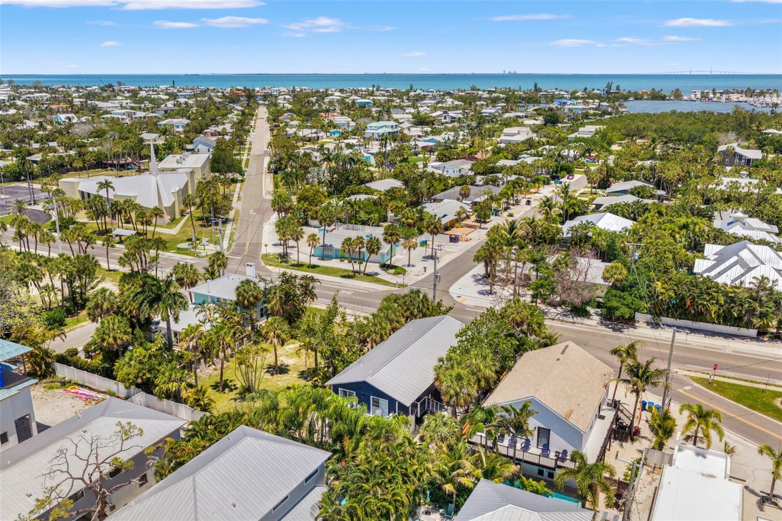 8106 GULF DR, HOLMES BEACH, FL, 34217